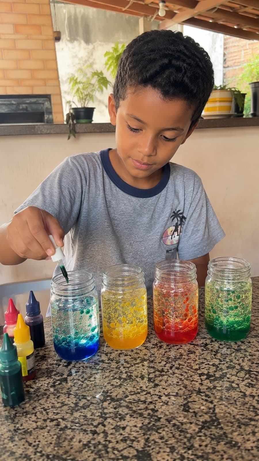 Projeto criativo feito por uma criança com o kit