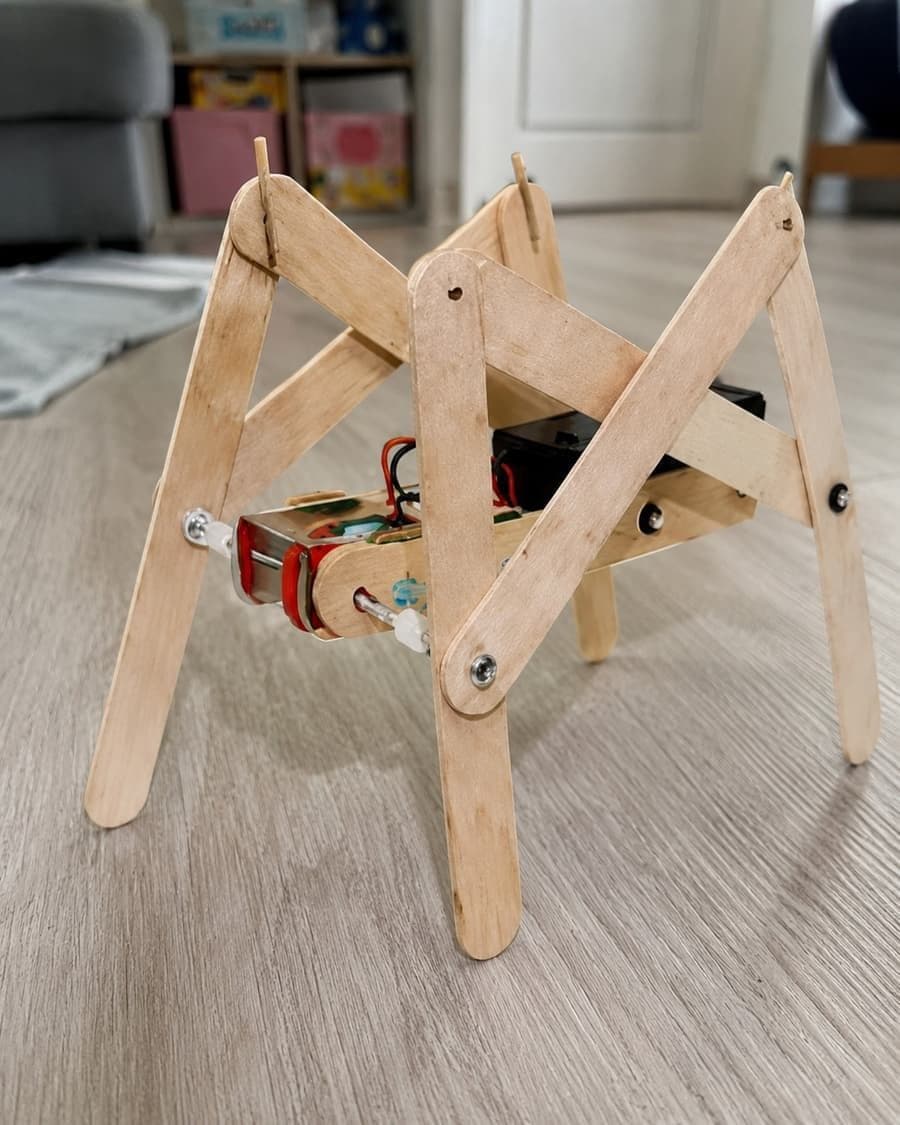 Projeto criativo feito por uma criança com o kit